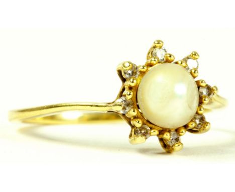 A CULTURED PEARL AND DIAMOND STAR SHAPED CLUSTER RING IN GOLD, MARKED 14KT, 2.4G