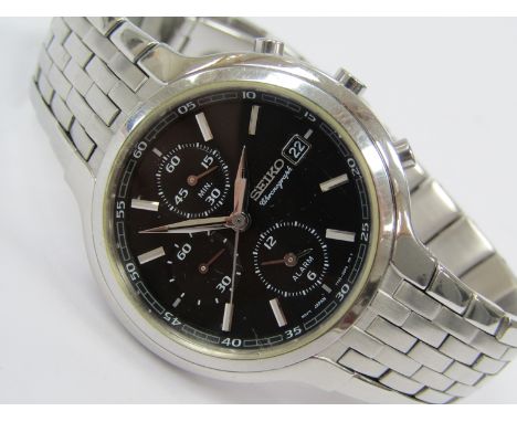 A Seiko stainless steel quartz chronograph bracelet watch with date and alarm functions, dial numbered 7T62-ODP8 H122, 38mm c