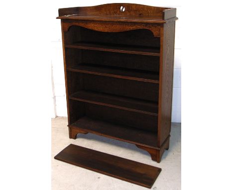 A 20th century four shelf oak bookcase of simple form on bracket feet with spare shelf, width 90cm.