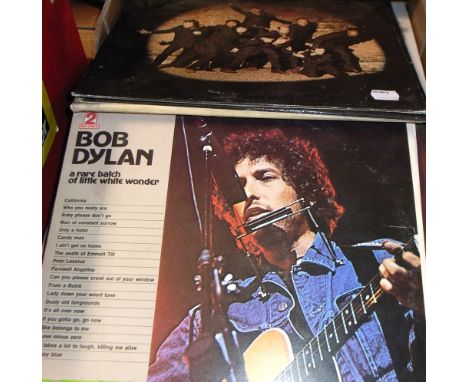 Thirty two vinyl albums by Bob Dylan including "Hard Lane", "Self Portrait", "Blood on The Tracks", "Highway 61 Revisited" al