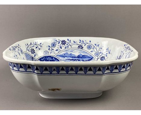 BLUE AND WHITE STONEWARE SQUARE WASH BASIN,28cm high, along with a set of twelve Minton Buckingham pattern gilt bordered dinn