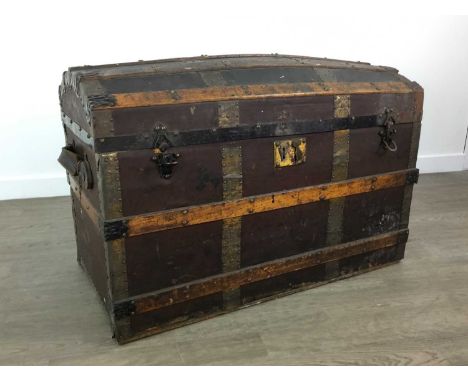 VINTAGE TRAVEL TRUNK,91cm wide