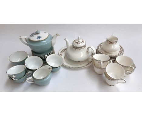 A Royal Doulton 'Repton' tea service to include teapot, teacups, saucers, milk jug, sugar bowl etc, together with a Royal Wor