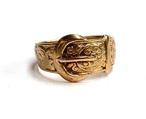 A 9ct gold buckle ring, engraved foliate design, size Q, 4.5g 