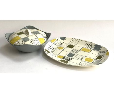 A Terence Conran Midwinter Modern platter, together with a lidded dish 