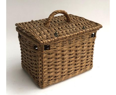 A vintage wicker hamper, 41cmW 