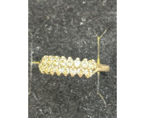 9ct Gold ring set with cz stones Size Q 1.8g 