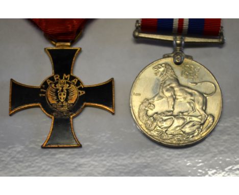 An Italian 11th Army cross for the Albanian Front to/w a British 1939/45 war medal (2)