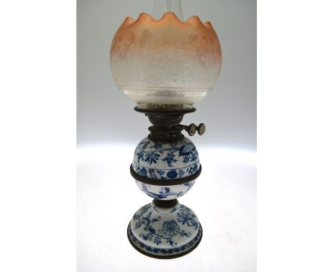 A Meissen onion pattern oil lamp base with etched glass shade Condition Report Rather grubby, no cracks or chips, metal ware 