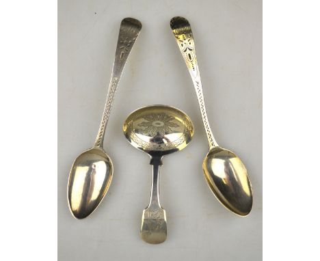 A George III silver fiddle pattern caddy spoon with engraved oval bowl (maker's mark rubbed), London 1817, to/w a pair of bri