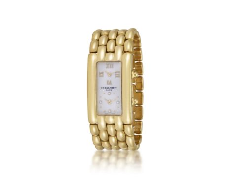 AN 18K GOLD ‘TWIN TIME’ BRACELET WATCH, BY CHAUMET  2 x 5-jewel, ETA quartz movements, rectangular creamed engine-turned dial