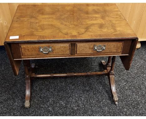 A Reproduction drop end sofa table. [54x107x40cm] 