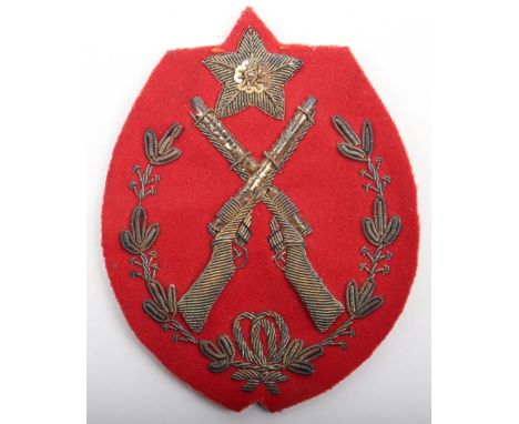 Post 1902 British Army Shooting Prize Cloth Arm Badge, for best shot in battalion / regiment. Bullion embroidered star above 