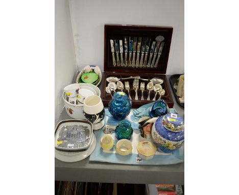 Ceramics, to include: a Royal Copenhagen 'Fajance' dish; a Shelley 'Little Boy Blue' baby's plate; Royal Worcester Evesham pa