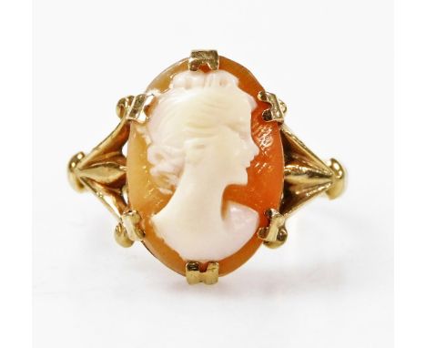 A 9ct gold and shell cameo ring, bust portrait of a lady, size O, 2.7g.