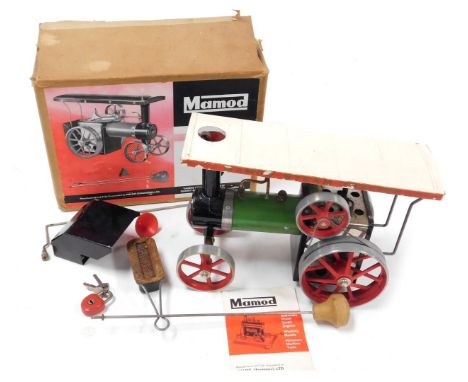 A Mamod TE1 model live steam traction engine, with original box.
