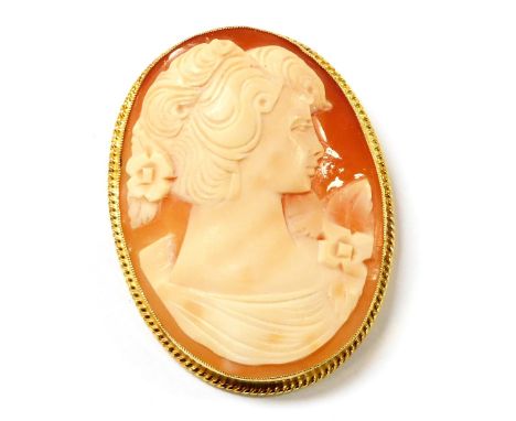 A shell cameo brooch, bust portrait of a lady, in a 9ct gold mount, 4.5cm x 3.5cm, 12.2g. 