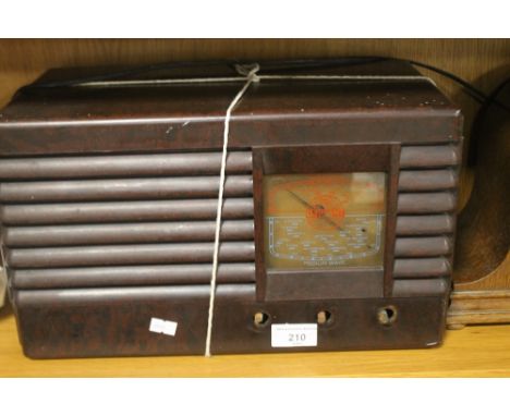 A VINTAGE DERWENT BAKELITE RADIO