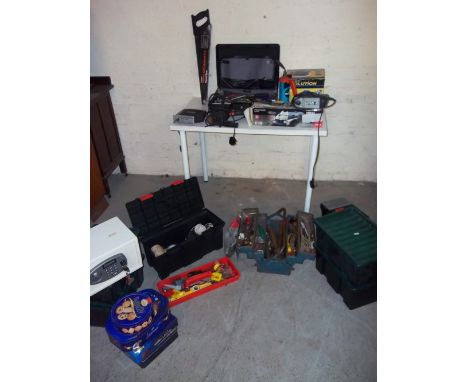 A SELECTION OF DIY TOOLS TO INCLUDE POWER TOOLS AND A CAST COMBINATION SAFE