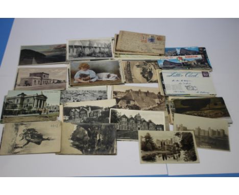 A SELECTION OF VINTAGE POSTCARDS