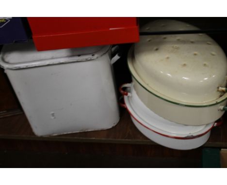 AN ENAMEL BREAD BIN AND TWO ENAMEL LIDDED ROASTING POTS