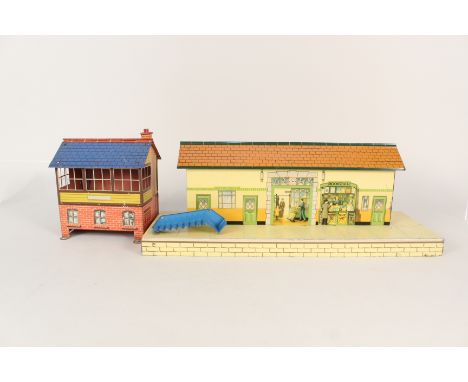 Boxed Hornby No.3 station 42380 plus unboxed signal cabin with electric light