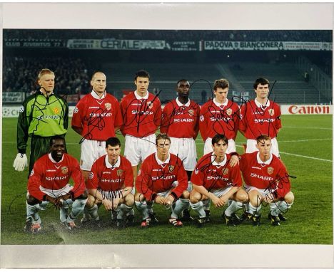 A high-quality photo print from the original negative of Manchester United 1999 Champions League semi-final squad, signed in 