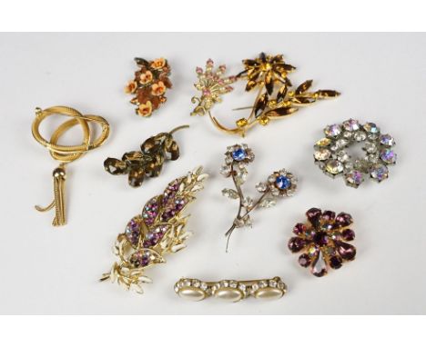 Ten Vintage Brooches, mostly in the form of flowers 