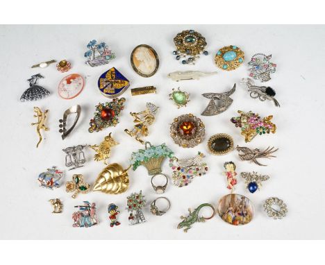 A collection of mainly vintage pin brooches to include silver. 