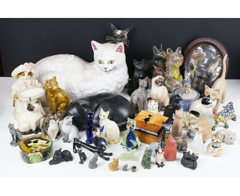 Collection of mixed cat ornaments &amp; collectables, featuring Goebel, Royal Doulton, Mdina Glass, Portuguese ceramic, lacqu