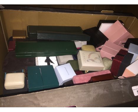 A box containing approx 80 various jewellery and ring boxes 