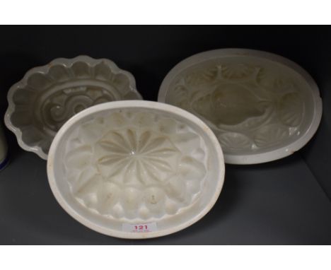 Three vintage ceramic jelly moulds ,one having intricate shell to the bottom
2 chips to the largest mould, 1 chip to another 