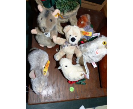 A Steiff "Rotkehlchen" on nest; 5 miniature animals:  dove; owl; teddy, mouse piff and mouse pieps