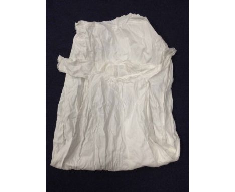 SMALL LOT OF VINTAGE CLOTHING 