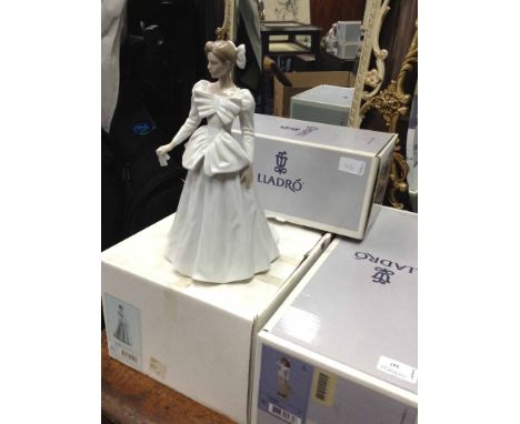 LOT OF LLADRO AND NAO FIGURESalong with a Compton & Woodhouse figure (5)
