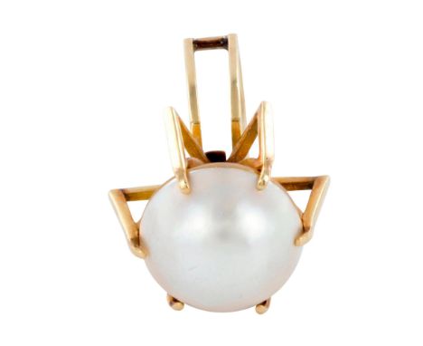 An absolutely stunning mid century modern ladies ring with an 18mm dome shaped mother of pearl. Weight 12.1 grams. Size 5. Ma