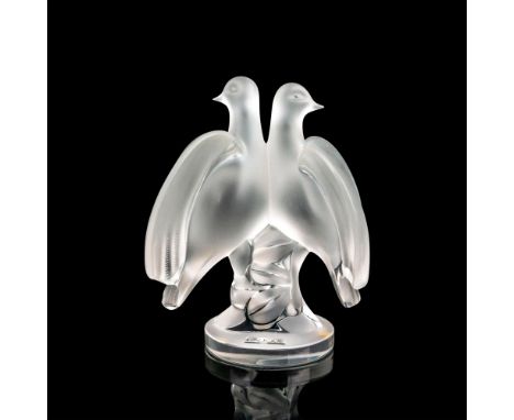 Spectacular frosted sculpture depicting two doves joined together standing over a trunk with leaves. Lalique factory label. L