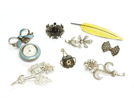 A collection of items to include a silver gilt enamel and foiled enamel pendant c.1900, a Continental silver and blue guilloc