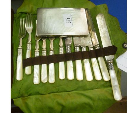 Silver and white metal collectables: to include an engine turned cigarette case  Birmingham 1921            CS