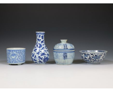 China, small collection of blue and white porcelain, 18th century and later, comprising a bowl decorated with flowers, a U-sh
