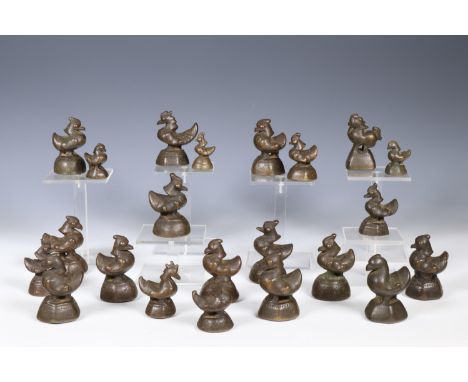 China, collection of bronze opium weights, each with bird finial h. 4-6,5 cm [22]