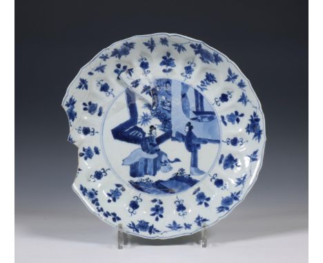 China, blue and white porcelain dish, Kangxi six-character mark and of the period (1662-1722), decorated with elegant ladies 