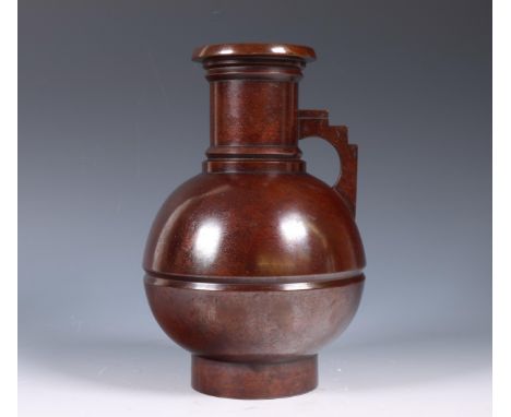 Japan, brown patinated bronze Art Deco vase, signed Yasumi Nakajima (1905-1986), with horizontal ribs and single stepped hand
