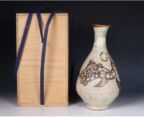 Korea, large ceramic Buncheong bottle with Japanese gold lacquer restoration (kintsugi), early Joseon dynasty (1392-1897), de