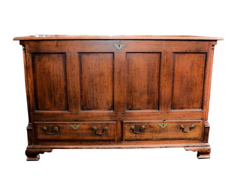 George III Fine Lancashire Solid Oak Mule Chest Blanket Box. c.1760 - 1770. Made of Solid Oak With The Most Beautiful Patina,