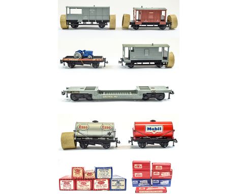 Hornby Dublo OO Gauge Collection of ( 7 ) 2 or 3 Rail Running, Super Detail Die Cast Models From The 1950's / 1960's. Compris