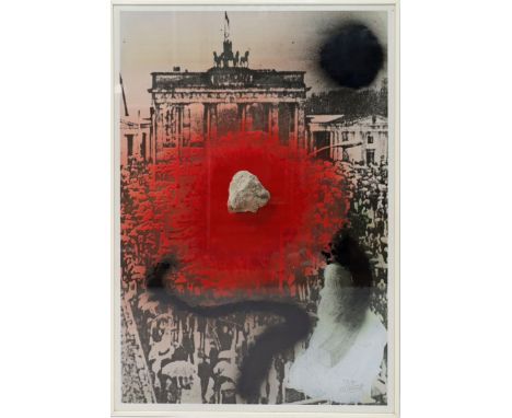 Vostell, Wolf (1932 Leverkusen - Berlin 1998) Berlin mit Brandenburge Tor - "WER OHNE SÜNDE IST, ERHEBE DEN ERSTEN STEIN". Fa