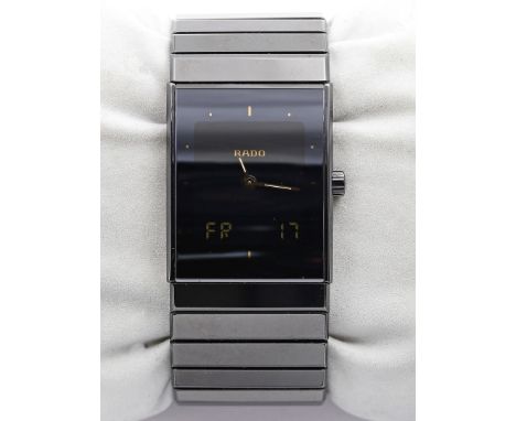 Armbanduhr "RADO". Modell "Ceramica L Multifunction". Rechteckiges Gehäuse und angesetztes Gliederband aus schwarzer High-Tec