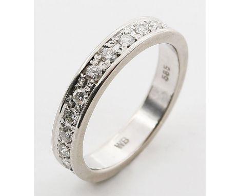 Halbmemory-Ring. 585/000 WG, brutto 4,3 g. Oberteil besetzt mit zwölf Brillanten, zus. ca. 0,2 ct. RW 52.