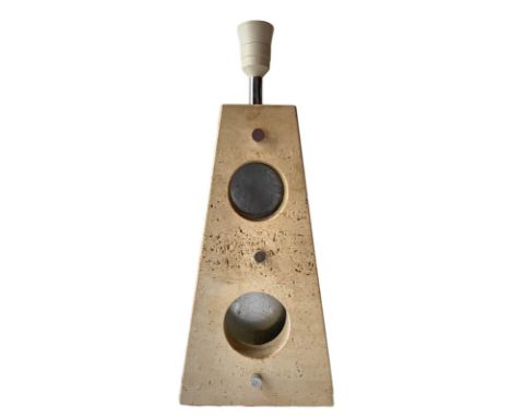 Lamp in the truncated pyramid-shaped travertine table, in the style of Italian poduction Sormani, attributed to Giuliano Cesa